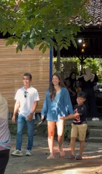 Potret Nia Ramadhani Liburan di Jogja Bareng Keluarga, Seru Naik ATV - Sikapnya Kala Ketemu Fans Jadi Sorotan