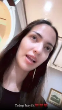 Potret Nia Ramadhani Sempatkan Pulang Setelah Berhari-Hari Tidur di Rumah Sakit, Minta Peluk Si Bungsu