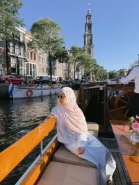 Potret Nikita Willy Sekeluarga Liburan di Belanda, Naik Perahu di Kanal Amsterdam