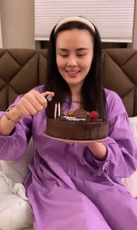 Potret Nita Sofiani Rayakan Ultah ke-30, Tiup Lilin Sendiri Karena Pacar Sedang Sakit