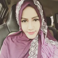 Potret Nita Thalia Ketika Berhijab Pasca Oplas, Cantik Syahdu!