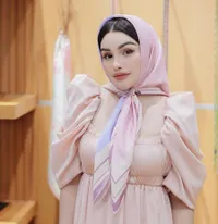 Potret Nurah Syahfirah yang Makin Cantik Kayak Boneka, Pakai Scarf Berasa Barbie Hidup