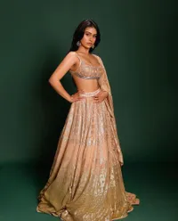 Potret Nysa Devgan Rayakan Diwali, Cantik Pakai Lehenga Mewah - Disebut Mirip Anak Sridevi