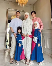 Potret Olla Ramlan dan Aufar Hutapea Rayakan Idul Adha Bareng Anak-anak Usai Bercerai, Jaga Kehangatan Keluarga Demi Buah Hati