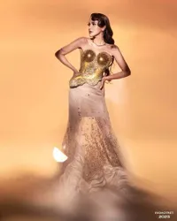 Potret Olla Ramlan di Photoshoot Terbaru, Pamer Body Goals dalam Balutan Gaun Keemasan