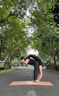 Potret Olla Ramlan Jago Acroyoga, Rahasia di Balik Tubuh Langsing dan Perut Kencang