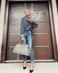 Potret Olla Ramlan Pakai Jeans Pencil Cut, Kaki Super Kecil Kayak Barbie