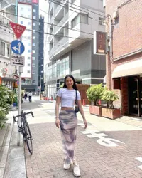 Potret OOTD dan Fashion Satine Zaneta Puti Kedua Abimana Arya yang Sangat Trendy - Sering Dicap Sebagai Girl Crush!