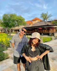 Potret OOTD Fuji Adik Ipar Vanessa Angel Selama Liburan di Bali, Hobi Pakai Crop Top dengan Dandanan Cute