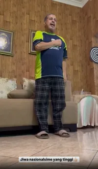 Potret Pak Muh Papanya Fadil Jaidi Saat Nonton Timnas Indonesia vs Arab Saudi, Ekspresif Hingga Sujud Syukur dan Dikomentari Marselino Ferdinan