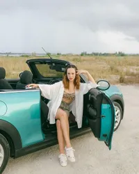 Potret Pamela Bowie Liburan di Bali, Kenakan Dress Backless Dipuji Super Hot!