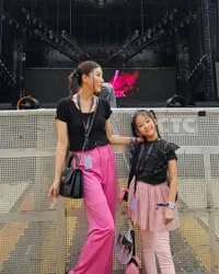 Potret Anak Para Seleb Antusias Ikut Nonton Konser BLACKPINK, Netizen Soroti Gaya Safeea Ahmad dan Neona – Dinilai Bergaya Tak Sesuai Usianya