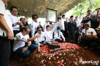 Potret Para Musisi yang Hadir di Pemakaman Bunda Iffet, dari Slank Sampai Anang Hermansyah