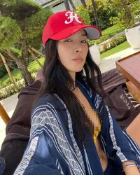 Potret Park Kahi Eks After School Asyik Berjemur di Pantai Bali, Hot Mom Pakai Bikini - Pamer Kulit Tan dan Killer Abs