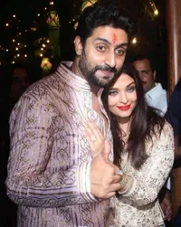 Potret Peluk Cium Mesra Aishwarya - Abhishek Bachchan, Romantis!