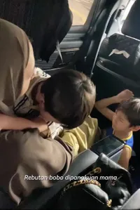 Potret Peluk dan Cium Paula Verhoeven Untuk Anaknya, Bukti Nyata Kasih Seorang Ibu