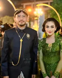 Potret Penampilan Cantik Celine Evangelista di Acara Mangkunegaran Solo, Jumpa Raja Baru yang Ganteng Abis