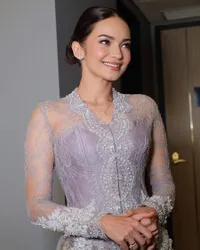 Potret Penampilan Cantik Enzy Storia Kala Jadi Bridesmaid Febby Rastanty, Ungkap Perjalanan Cinta Sang Sahabat yang Tidak Mudah