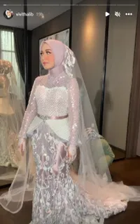 Potret Penampilan Istri Sahrul Gunawan di Hari Pernikahan, Ramai Disorot Netizen - Disebut Pakai Kemben Tapi Berhijab