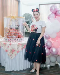 Potret Penampilan Zaskia Gotik di Pesta Ultah Anak Jadi Sorotan, Mama Cantik yang Gayanya ABG Banget
