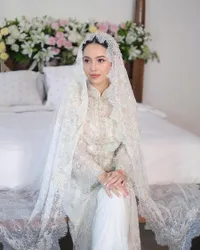 Potret Pengajian - Siraman dan Midodareni Anggika Bolsterli, Pakai Adat Jawa Kental - Sepupu Bule Ikut Pakai Kebaya 