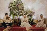 Potret Pengajian Jelang Pernikahan Putri Tanjung, Mewah Bertabur Bunga - Chairul Tanjung Tak Kuasa Tahan Air Mata