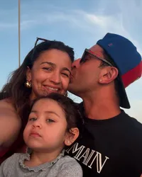 Potret Perayaan Tahun Baru Alia Bhatt dan Ranbir Kapoor, Bahagia Bareng Baby Raha - Liburan Keluarga Besar