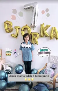 Potret Perayaan Ultah ke-7 Bjorka Anak Ringgo dan Sabai, Dikerjain di Sekolah - Makin Tinggi Menjulang