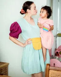Potret Perayaan Valentine Keluarga Rianti Cartwright, Si Kecil Cute Banget Ikut Toast Kala Ortunya Minum Wine