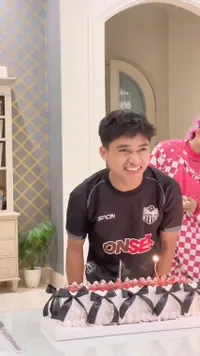 Potret Perbandingan Suprise Ultah dari Sarwendah dan Ruben Onsu ke Betrand Peto, Sama-Sama Seru