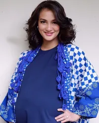Potret Perdana Baby Salma Jihane Anak Atiqah dan Rio Dewanto