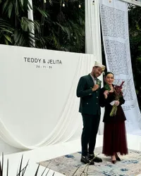 Potret Pernikahan Teddy Adhitya dan Jelita Clough, Upacara Sederhana - Dihadiri Banyak Musisi Ternama