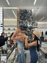 Potret Persahabatan Tanpa Drama Erika Carlina dan Fuji, Kompak dan Saling Dukung