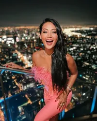 Potret Pesta Ultah ke-42 Indah Kalalo, Hot Pakai Dress Bodycon - Rayakan di Bangkok Bareng Sahabat