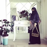 Potret Pipik Dian Irawati yang Baru Ungkap Poligami Uje, Dihujat Netizen: Jangan Bongkar Aib Suami!