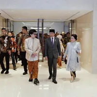 Potret Presiden Jokowi dan Ibu Iriana di Akad Nikah Thariq Halilintar - Aaliyah Massaid, Dari Tiba Disambut Atta Hingga Salaman dengan Ortu Mempelai