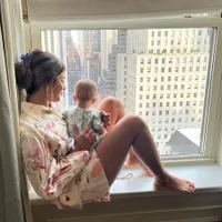 Potret Priyanka Chopra Perdana Ajak Baby Malti ke New York, Bahagia Bersama