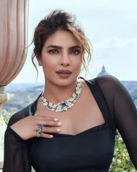 Potret Priyanka Chopra Stunning di Event Bulgari, Adu Cantik dengan Lisa BLACKPINK dan Anne Hathaway