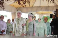 Potret Prosesi Pernikahan Adat Sunda Via Vallen dan Chevra Yolandi, Penuh dengan Tawa Bahagia - Para MC Ikut Saweran
