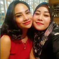 Potret Puput Soedrajat Ibu Sambung Vanessa Angel, Bantu Cari Barang Milik Mendiang Untuk Dimuseumkan