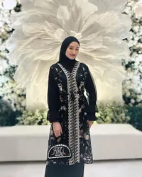Potret Puteri Modiyanti Anak Tommy Soeharto Kini Tampil Berhijab, Anggun Memesona - Hapus Foto Lawas