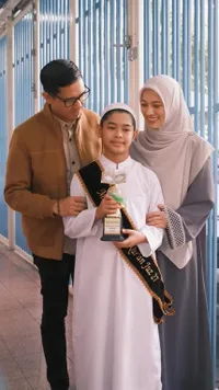 Potret Putra Sulung Dude Harlino Selesaikan Tasmi Quran Juz 27, Alyssa Soebandono Bangga