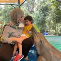 Potret Putri Anne Bahagia dengan Anak - Netizen: Perempuan Tangguh