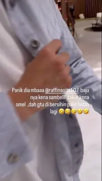 Potret Raffi Ahmad Panik Kemeja Chanel-nya Kena Sambal, Dibersihkan Pakai Ludah