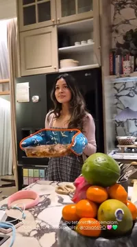 Potret Raisa Masak Buat Sahabat di Rumahnya, Tetap Cantik Tanpa Makeup