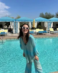 Potret Raline Shah Berjemur di Tepi Kolam Renang, Panen Pujian Dari Netizen Karena Bajunya Tetap Sopan