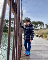 Potret Raphael Moeis Anak Sandra Dewi yang Sebentar Lagi Berusia 5 Tahun, Bose Kecil Makin Ganteng dan Stylish