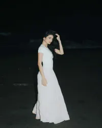 Potret Ratu Sofya Tampil Anggun Menyatu dengan Alam