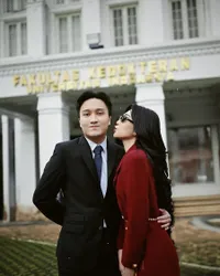 Potret Rayhan Maditra Suami Isyana Sarasvati Resmi Jadi Dokter Spesialis Jiwa, Wisuda Didampingi Keluarga