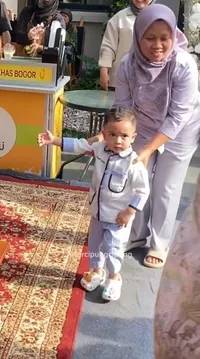 Potret Rayyanza Cipung Kondangan ke 'Pernikahan' Raffi Ahmad dan Nagita Slavina, Oleng Waktu Mau Salim Mama Papa